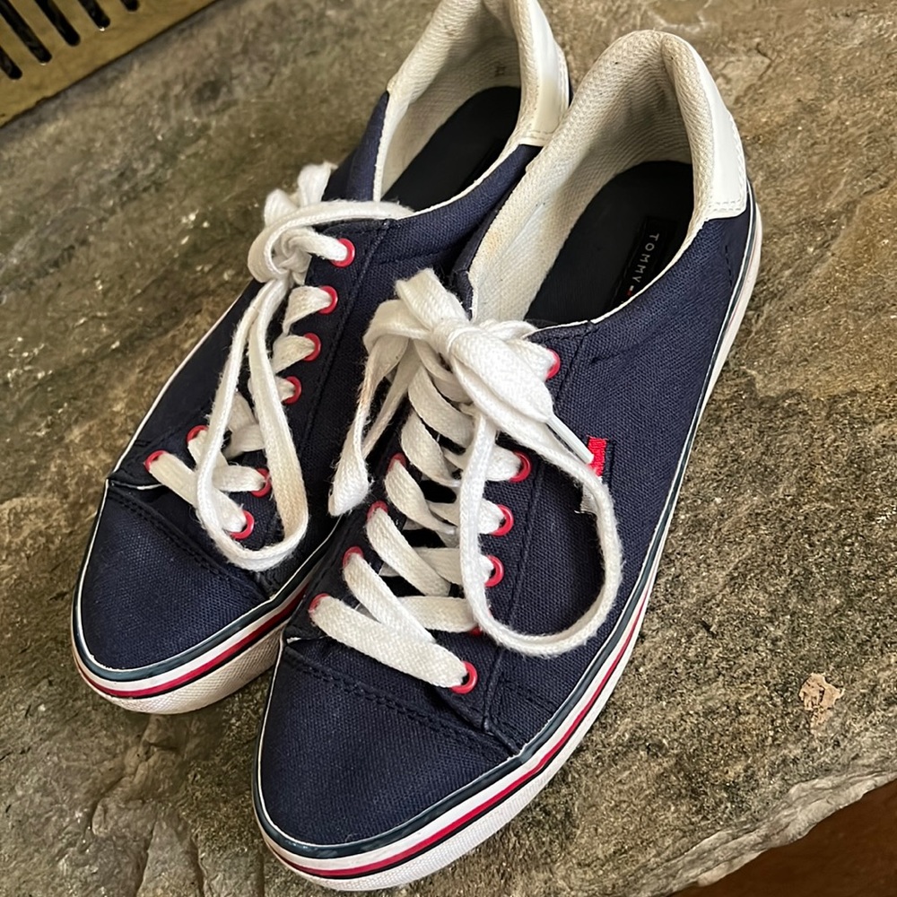 Tommy Hilfiger tennis shoes size 8
